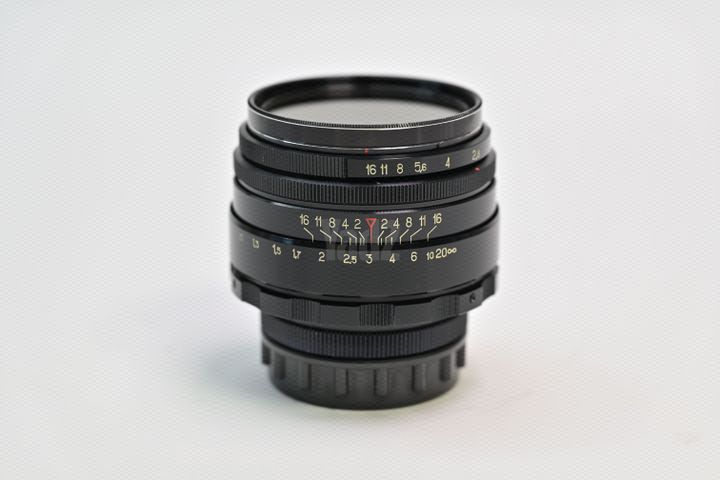 עדשת HELIOS 58mm F2