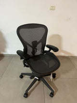 כיסא Herman Miller Aeron