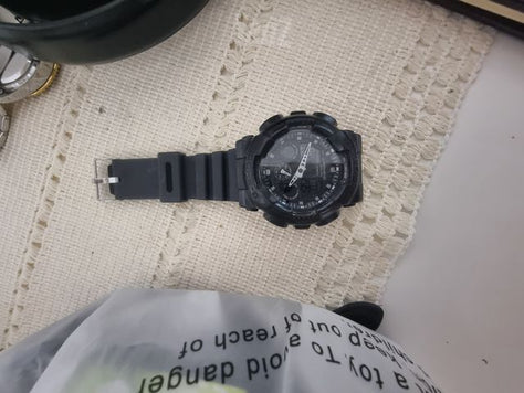 שעון יד G-Shock.