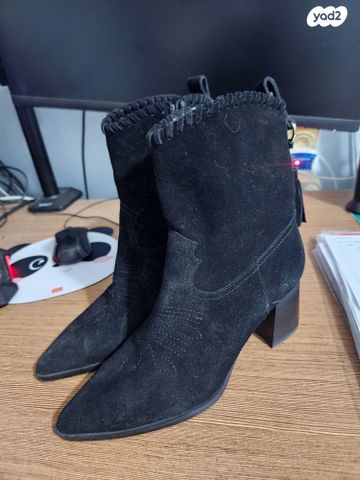 מגפיים של NINE WEST