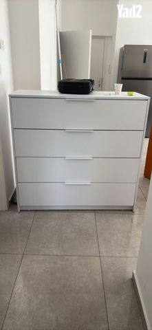 שידה לבנה