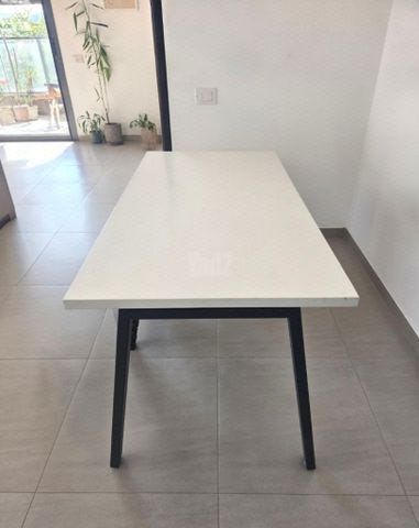 שולחן
