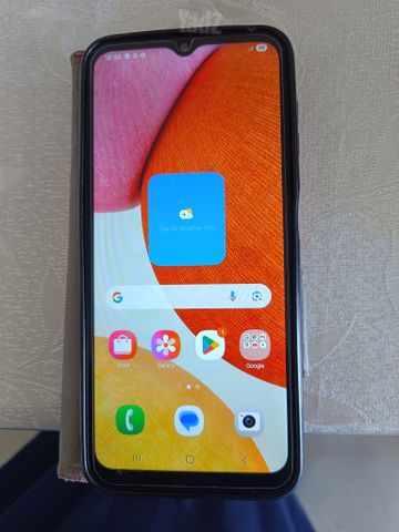 שני מכשירי Samsung Galaxy A14
