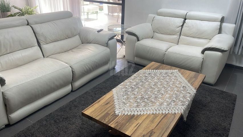סלון 3+2 ושולחן