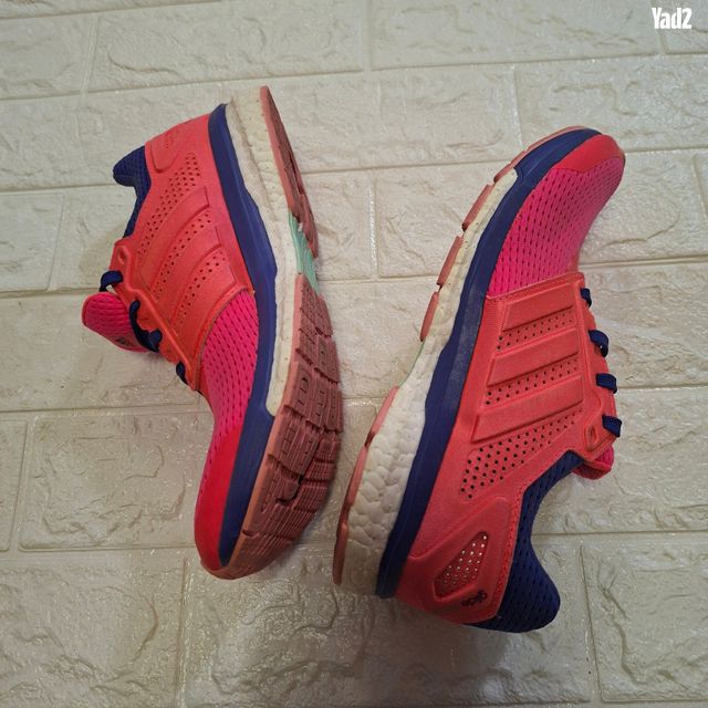 נעלי ריצה Adidas Boost 7. 