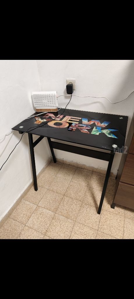 שולחן זכוכית