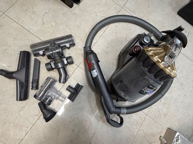 שואב אבק Dyson DC23