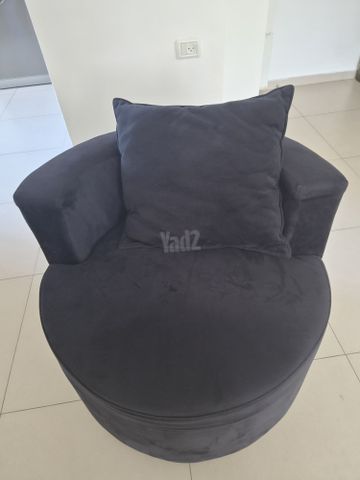 כורסא שחורה