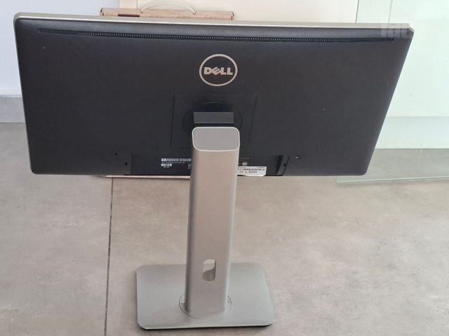 מסך מחשב תוצרת DELL