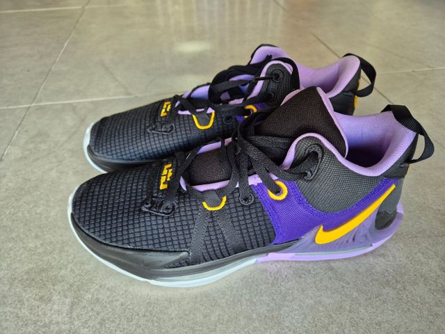 Nike LeBron Witness VII