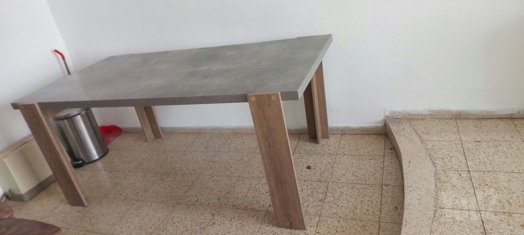 שולחן