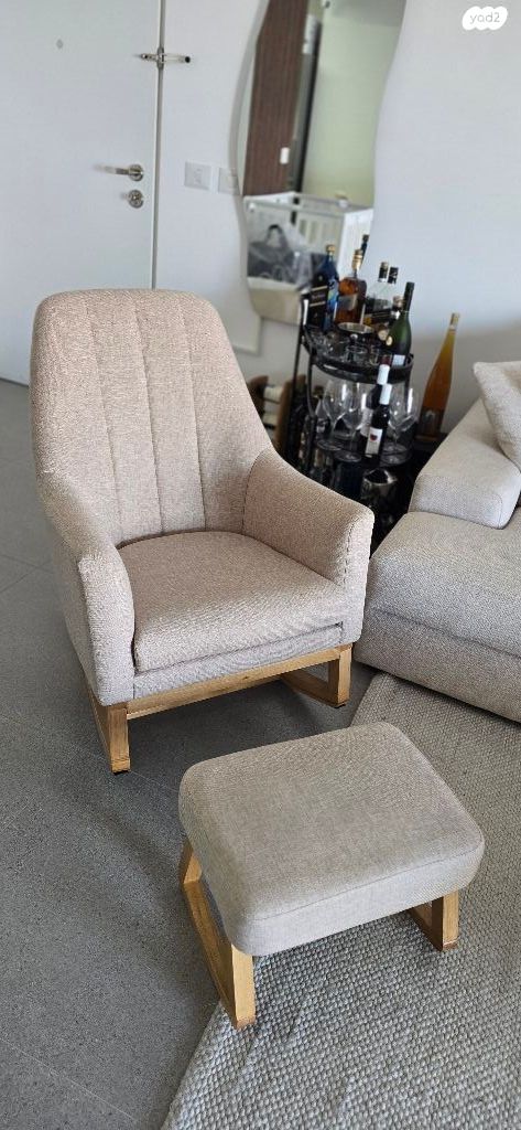 כורסת הנקה /כסא נדנדה לטלויזיה