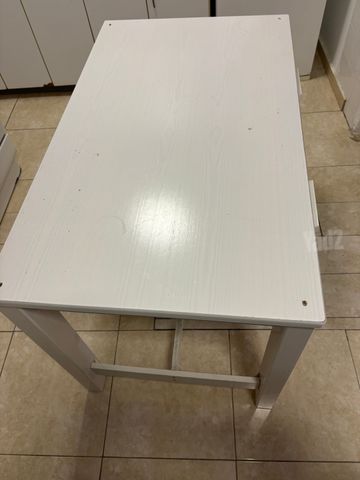 שולחן למסירה