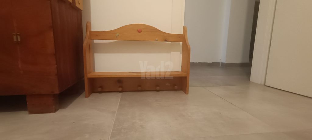 מתלים מעץ מלא