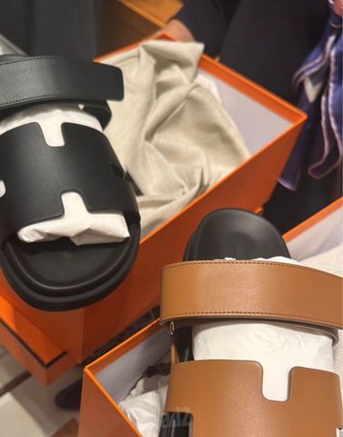 כפכפי Hermès  לגבר