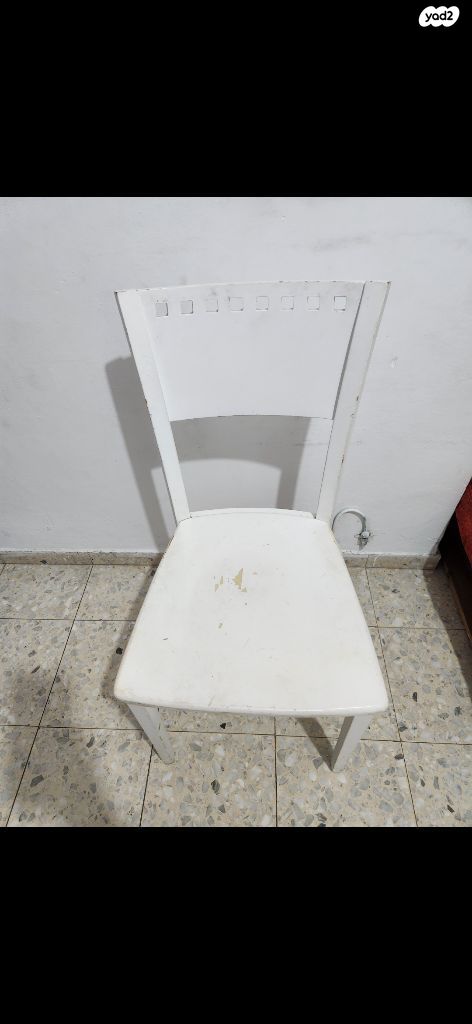כסא עץ מלא