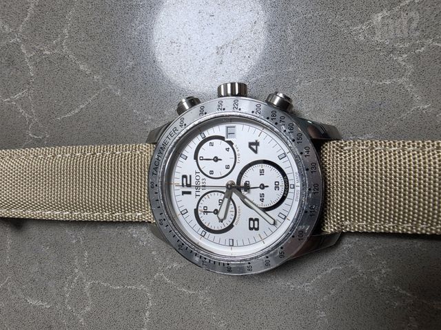 שעון TISSOT V8
