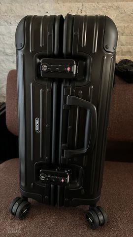 מזוודת RIMOWA x Moncler