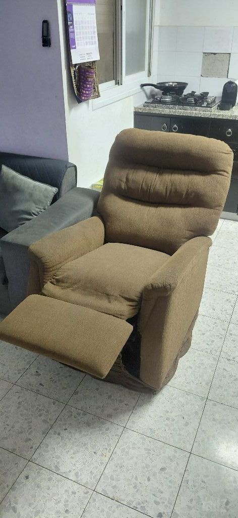 כורסת TV חשמלית