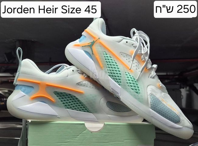 נעלי NIKE