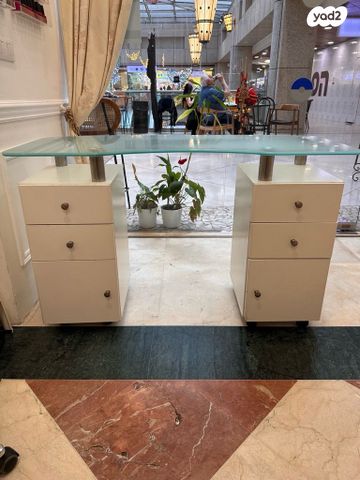 שולחן למכירה