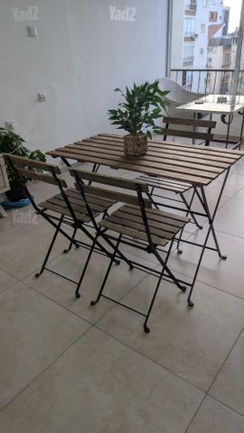 שולחן עץ