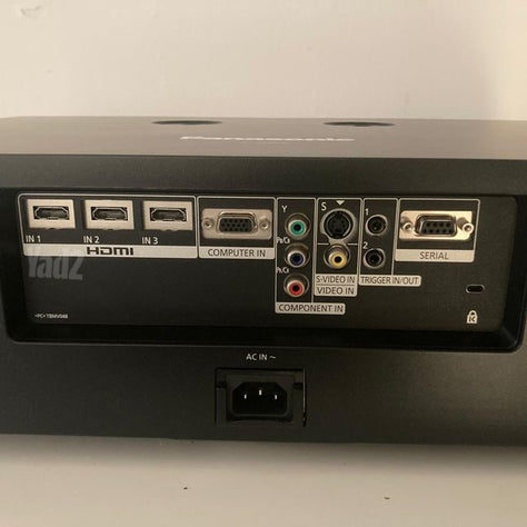 מקרן Panasonic PT-AE4000
