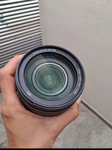 עדשת Sony 24-240 mm
