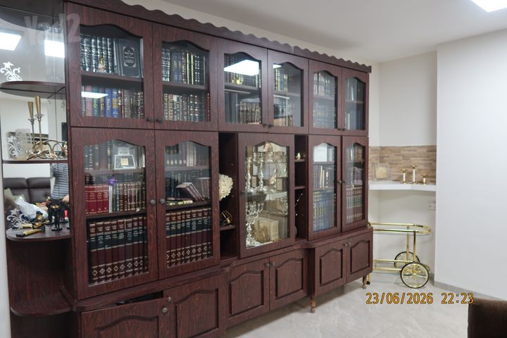 ארון ספרים