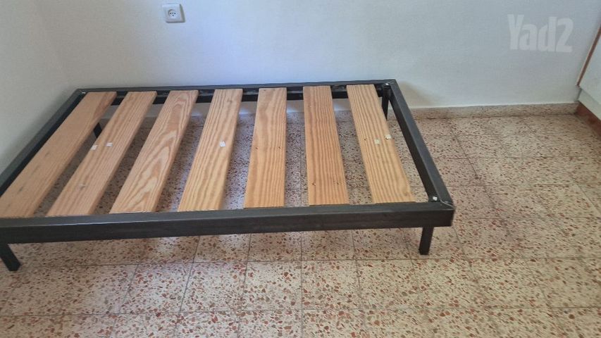 בסיס למיטה