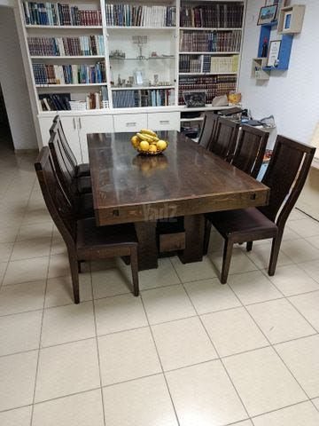 שולחן אוכל