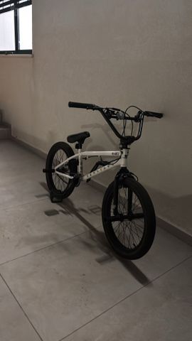 Haro Downtown DLX בצבע לבן