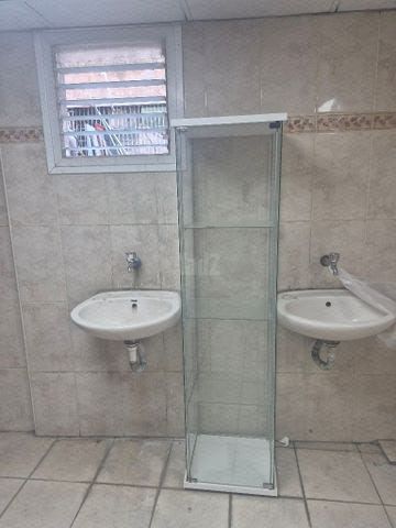 ארון זכוכית