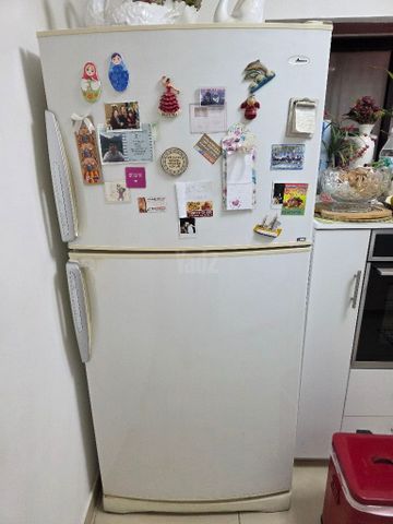מקרר אמנה גדול