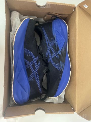 נעלי ריצה asics novablast 5