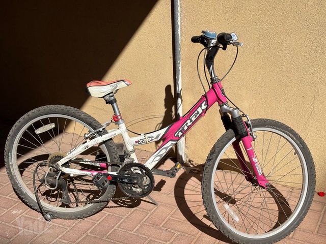Trek MT 220 (ורוד-לבן)