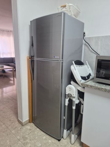 מקרר SHARP מקפיא עליון