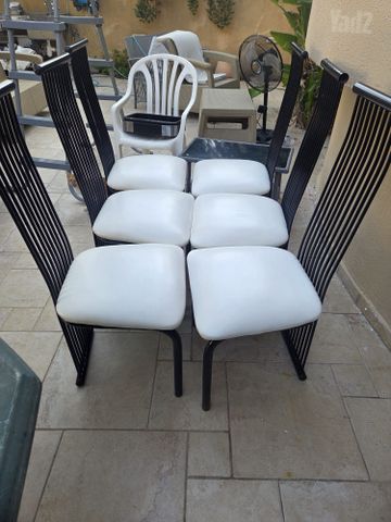 כיסאות