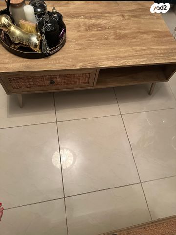שולחן סלון ומזנון תואם