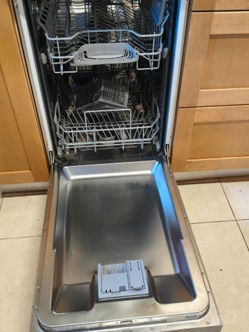 מדיח צר