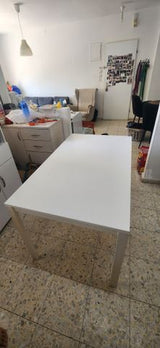 שולחן עץ לבן