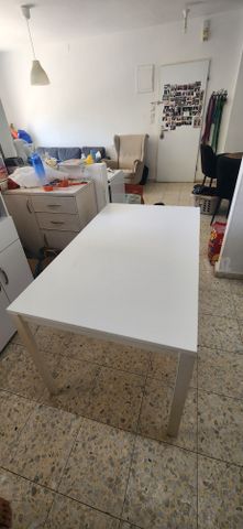 שולחן עץ לבן