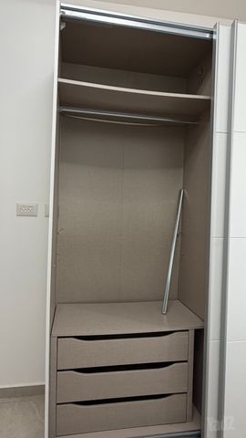 ארון הזזה