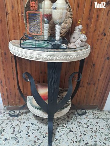 שולחן כניסה