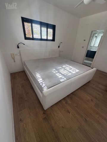 מיטה king  size bed