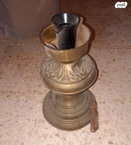מנורה בסגנון עתיק