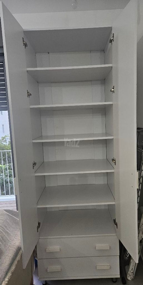 ארון שתי דלתות