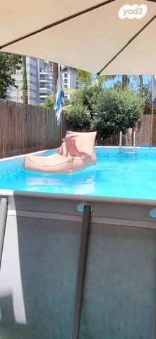 לבריכה