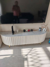 מזנון ושולחן