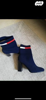 מגפונים של Tommy Hilfiger יפות